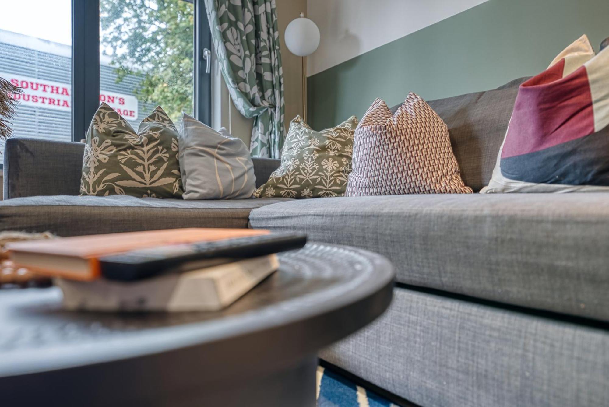 1 Bedroom Ocean Village Luxurious, Stylish & Cosy Apartment, Central Location In Southampton, Sleeps 4 - Summer Special Offer! - By Blue Puffin Stays Exteriér fotografie
